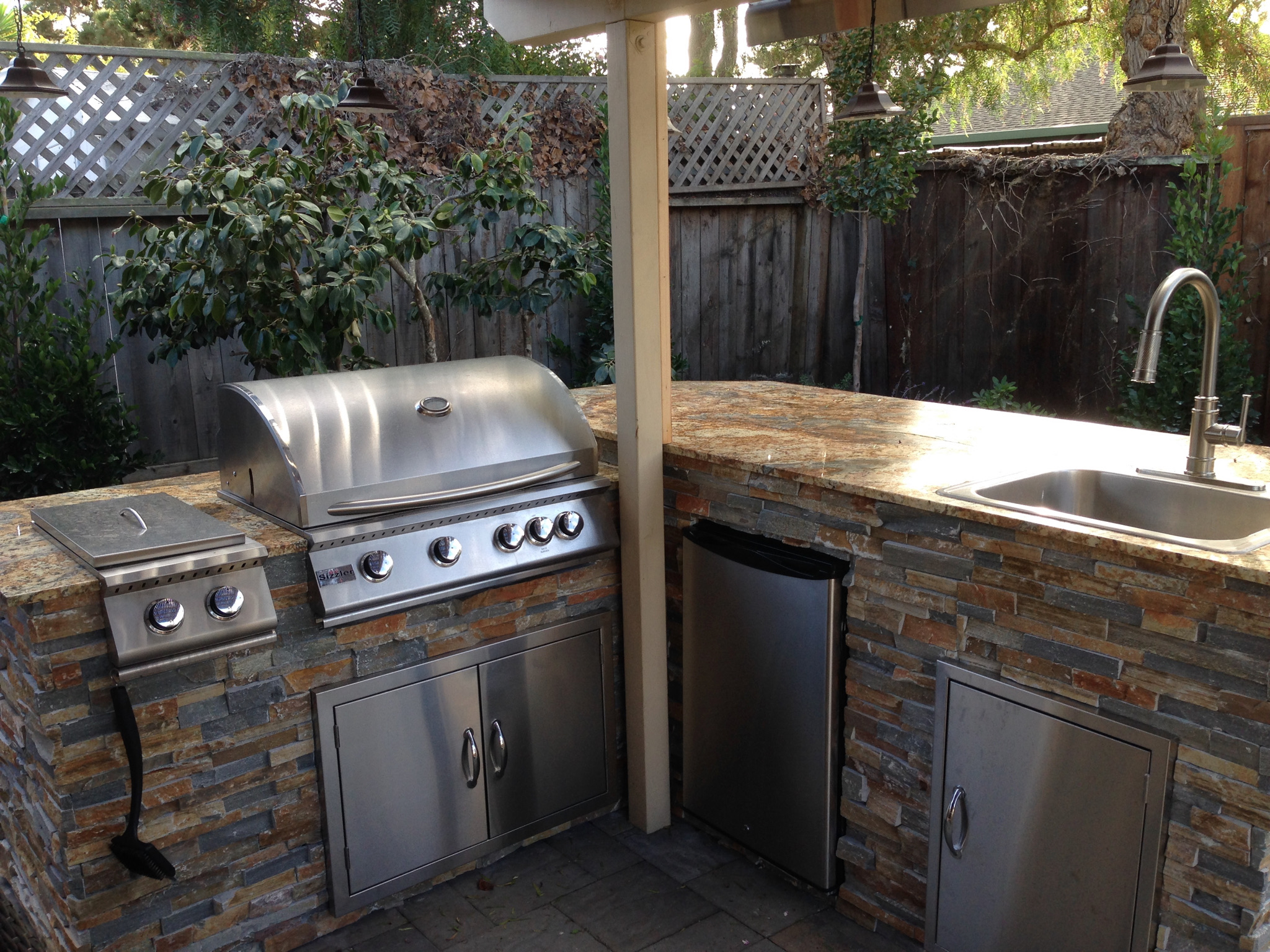 Outdoor Kitchen Gallery | Viking Pavers